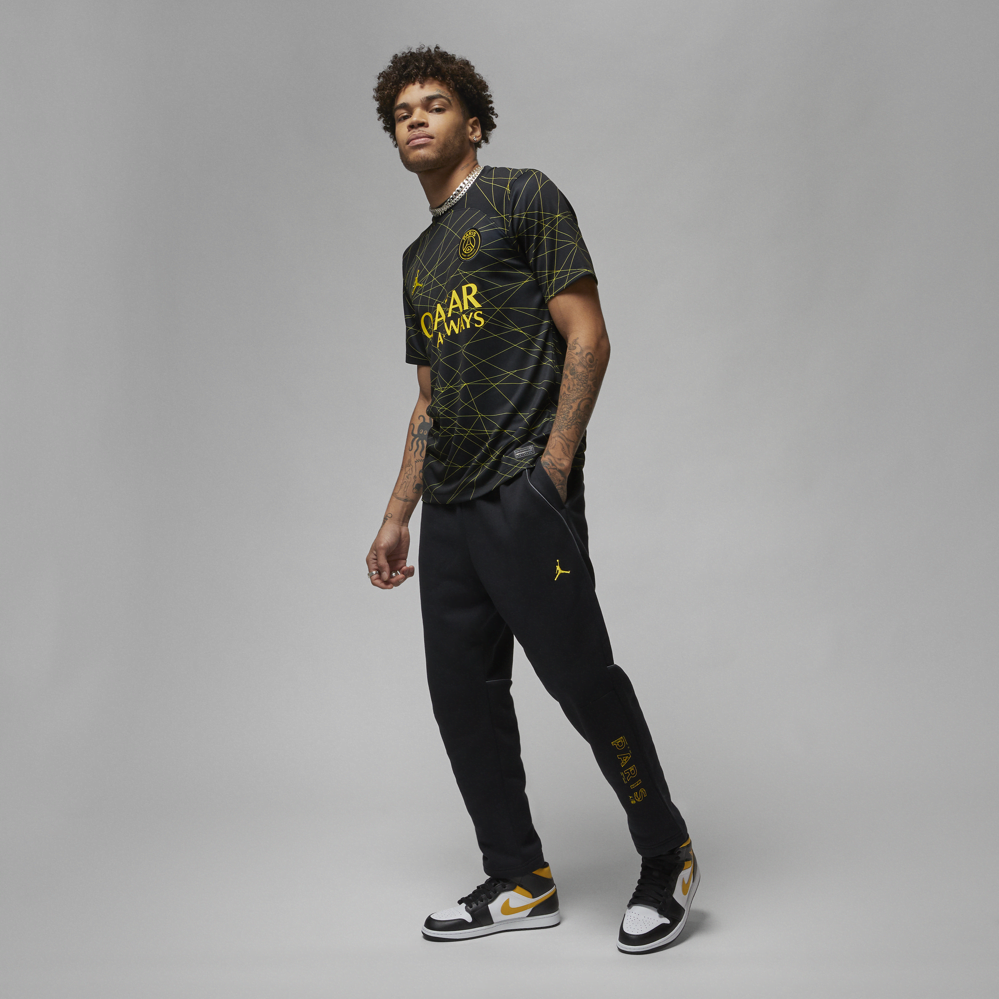 Shop Paris Saint-Germain Men's Fleece Trousers | Nike KSA